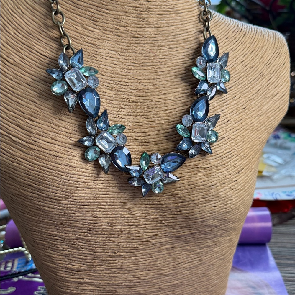 Elegant blue toned crystal necklace
